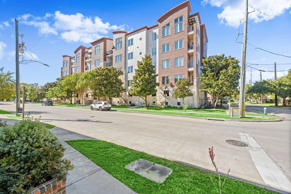 Unit for sale at 1900 Genesee Street, Houston, TX 77006