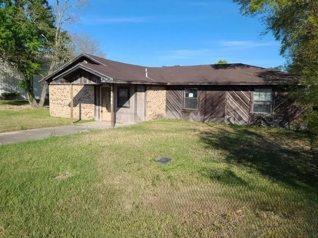 Unit for sale at 21788 Interstate Highway 10, Vidor, TX 77662