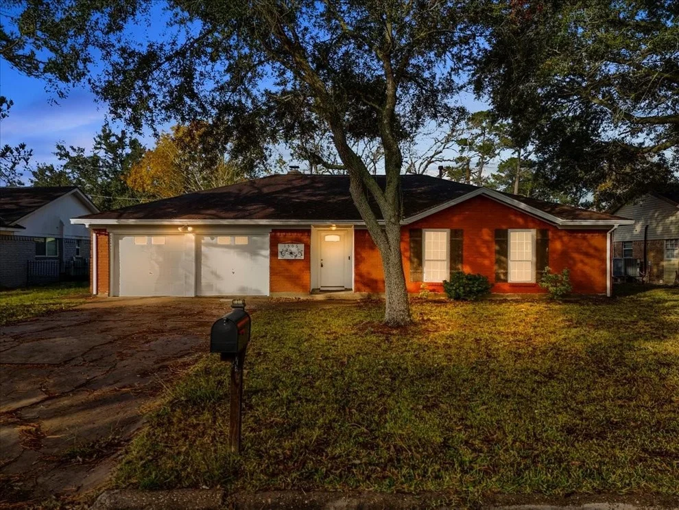 Unit for sale at 1506 Parkway Drive, Alvin, TX 77511