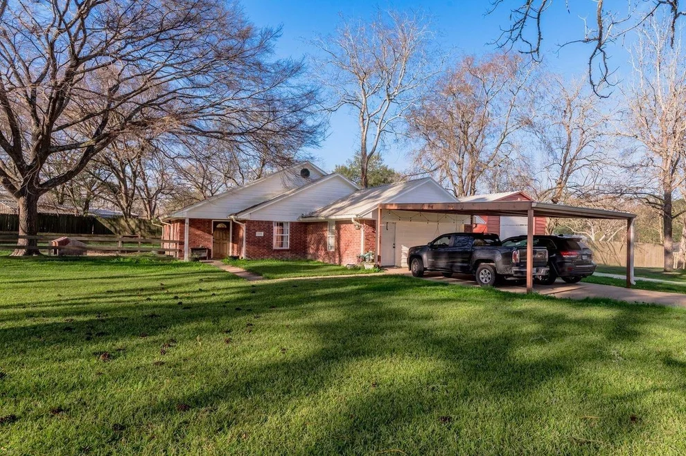 Unit for sale at 2203 Shannon Drive, Huntsville, TX 77320