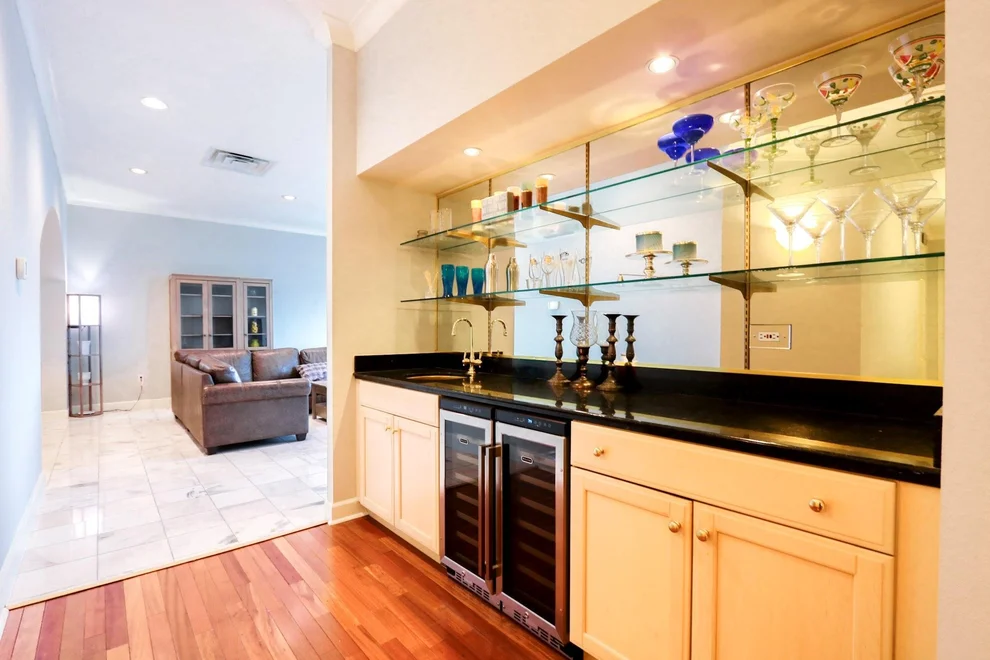 Unit for sale at 2016 Main Street, Houston, TX 77002