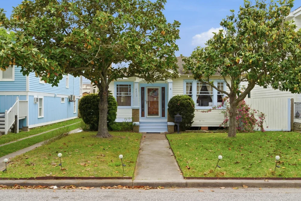 Unit for sale at 4217 Avenue T 1/2, Galveston, TX 77550