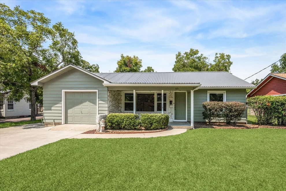 Unit for sale at 825 5th Street, Sealy, TX 77474
