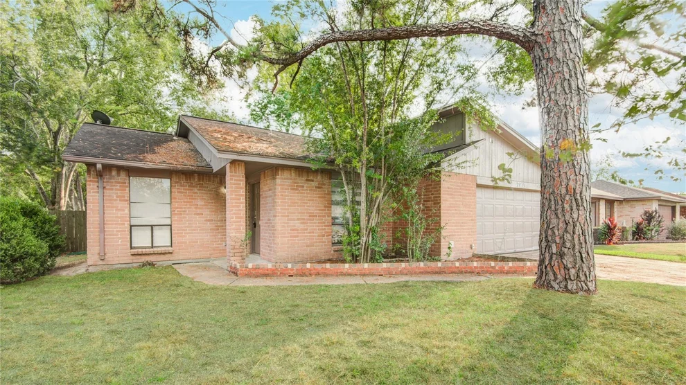 Unit for sale at 7911 Battleoak Drive, Houston, TX 77040