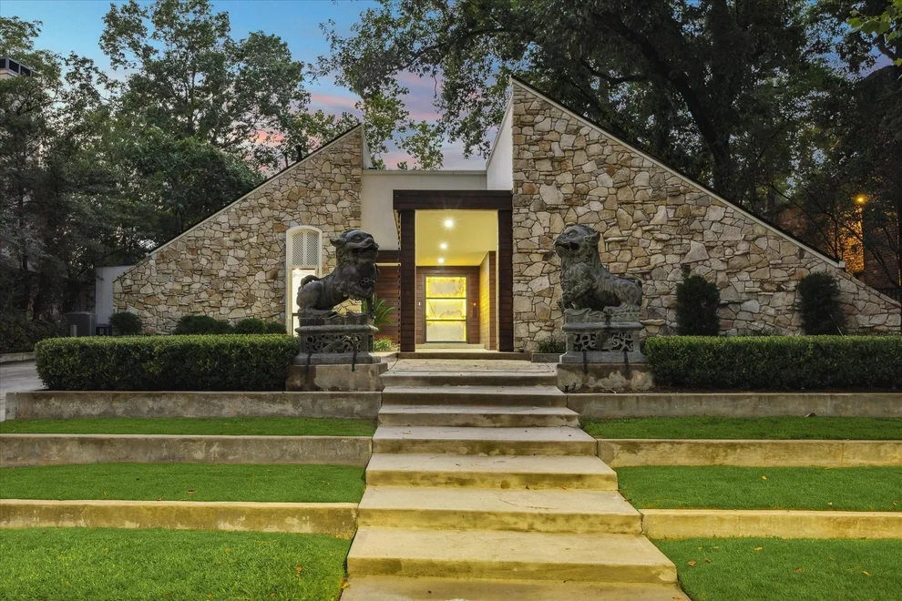 Unit for sale at 5710 Indian Circle, Houston, TX 77057