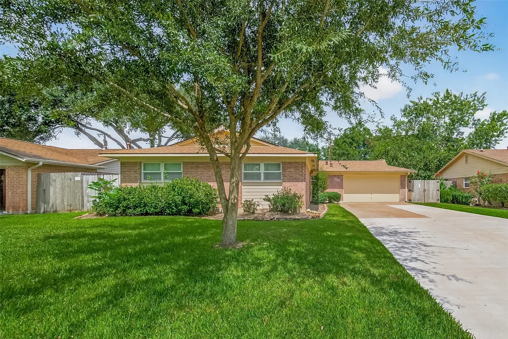 Unit for sale at 308 Virginia Lane, Friendswood, TX 77546
