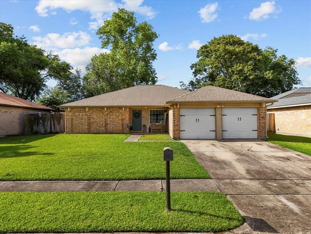 Unit for sale at 9731 Rocky Hollow Road, La Porte, TX 77571