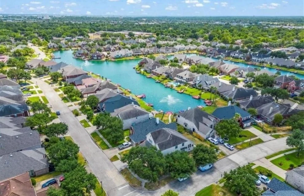 Unit for sale at 11902 Miramar Shores Drive, Houston, TX 77065