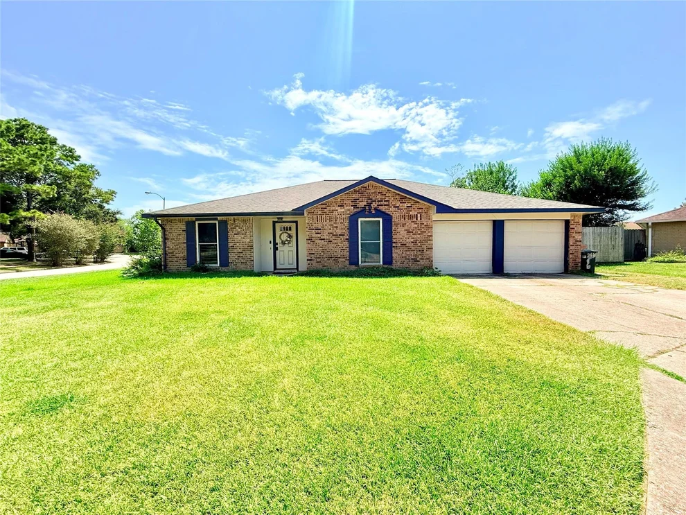 Unit for sale at 2410 Point Comfort Court, Webster, TX 77598