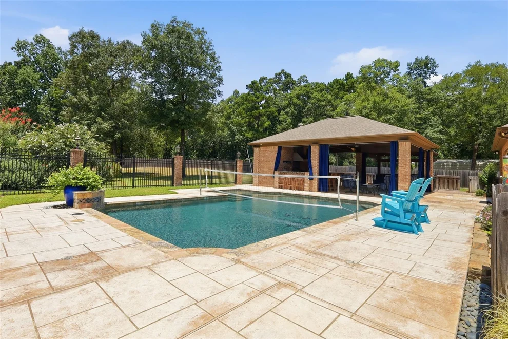 Unit for sale at 151 Lyndsey Drive, Montgomery, TX 77316