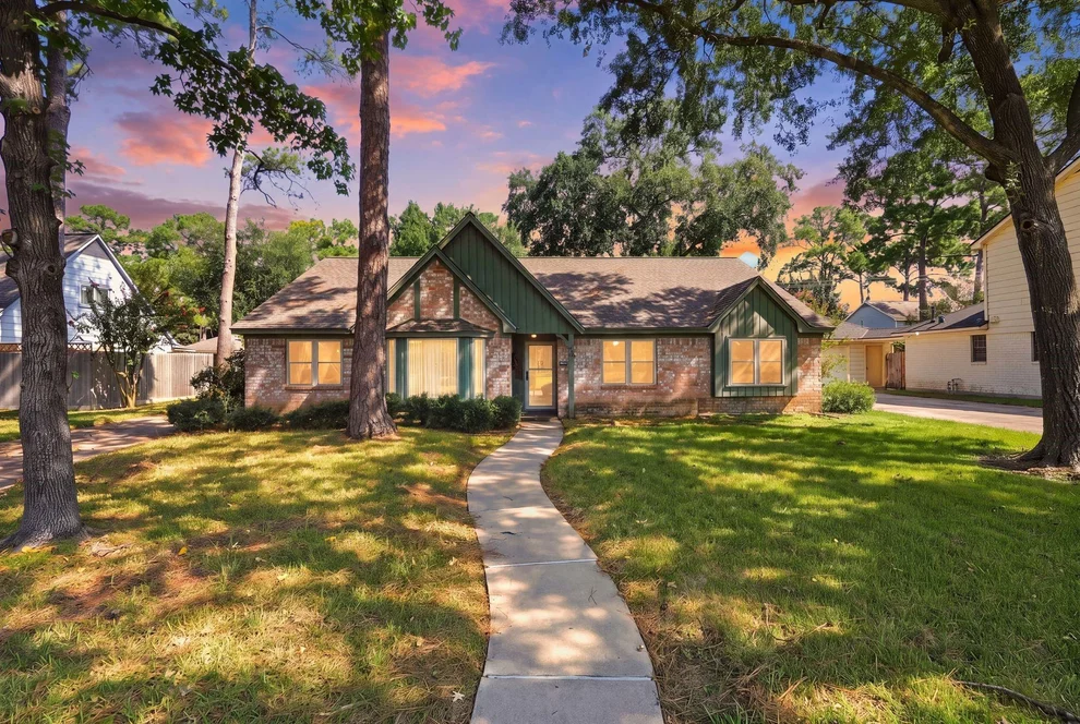 Unit for sale at 8126 Middlebury Lane, Houston, TX 77070