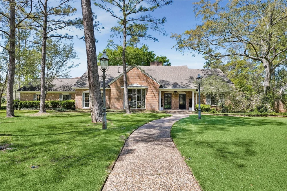 Unit for sale at 10926 Wickwild Street, Hunters Creek Village, TX 77024