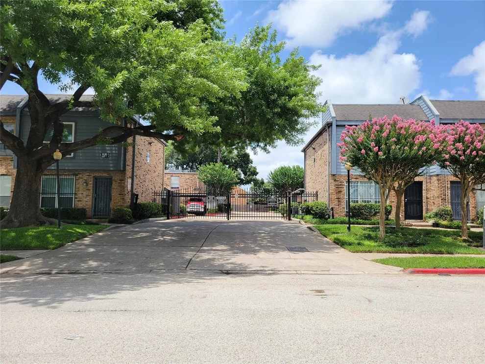 Unit for sale at 6202 Skyline, Houston, TX 77057