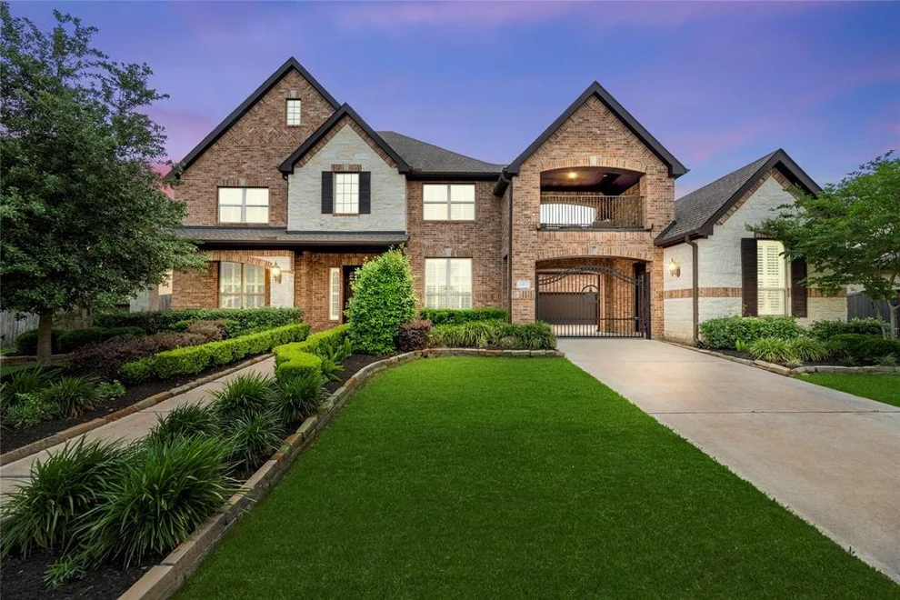 Unit for sale at 2111 Plaza Ridge Drive, Missouri City, TX 77459