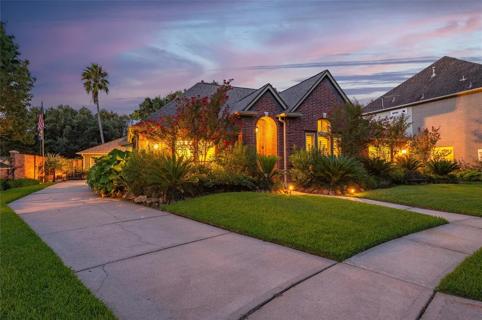 Unit for sale at 2025 Sandy Coast Circle, League City, TX 77573