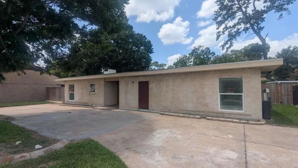 Unit for sale at 6815 Moss Oaks Drive, Houston, TX 77050