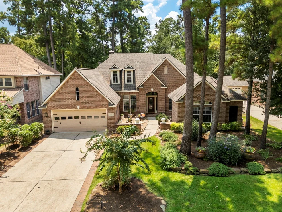 Unit for sale at 122 E Mirror Ridge Circle, The Woodlands, TX 77382