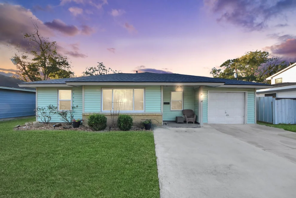 Unit for sale at 221 W 4th Street, Deer Park, TX 77536
