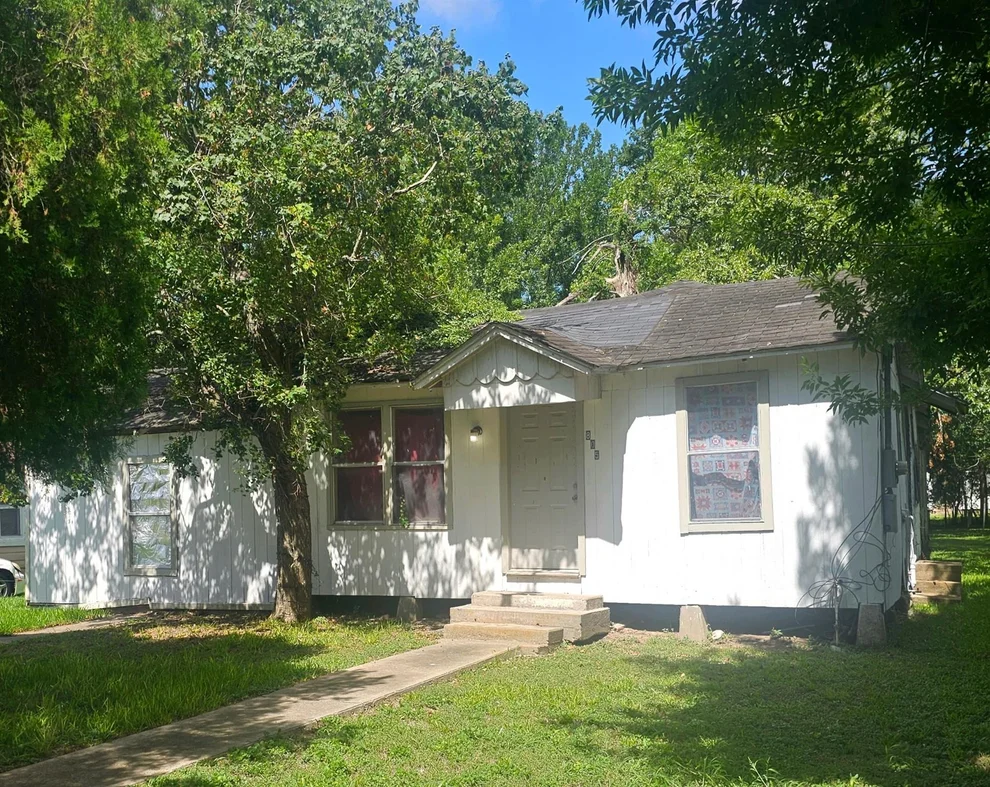 Unit for sale at 805 Texas Street, Wharton, TX 77488