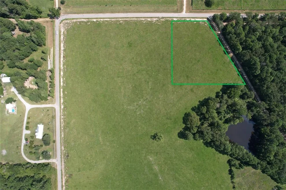 Unit for sale at 982 Jones, New Waverly, TX 77385