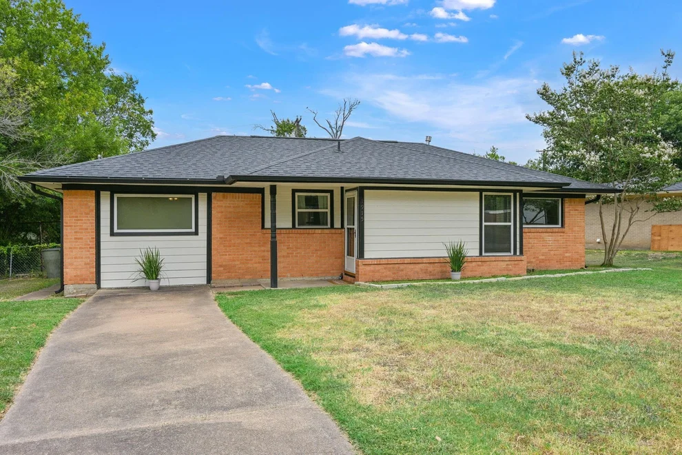 Unit for sale at 1915 Vinewood Drive, Bryan, TX 77802