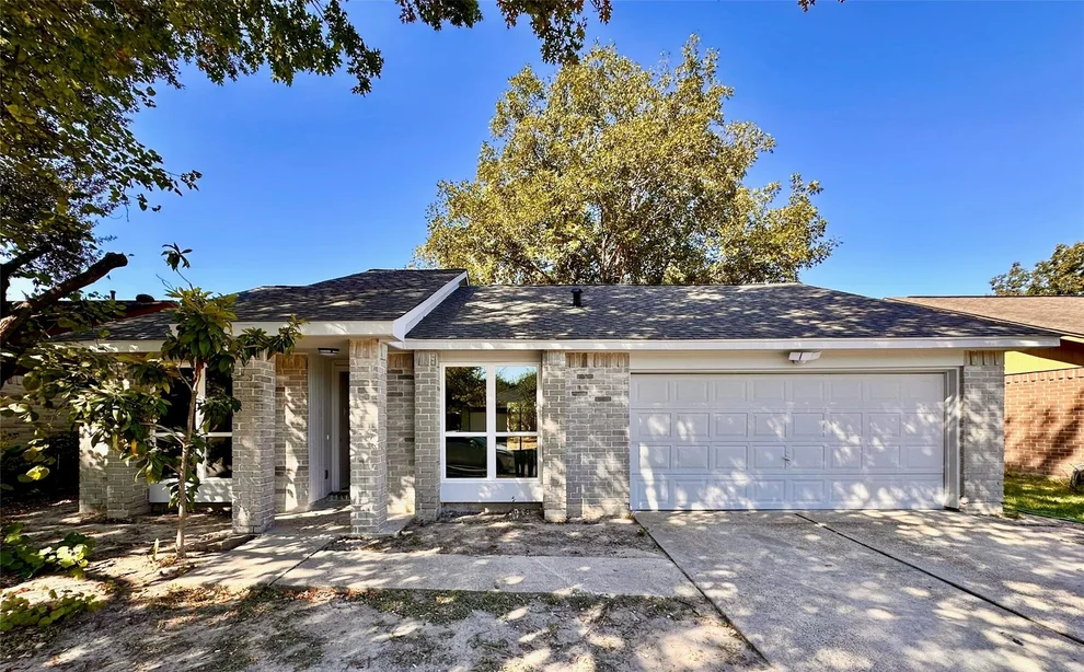 Unit for sale at 11703 Cliveden Drive, Houston, TX 77066