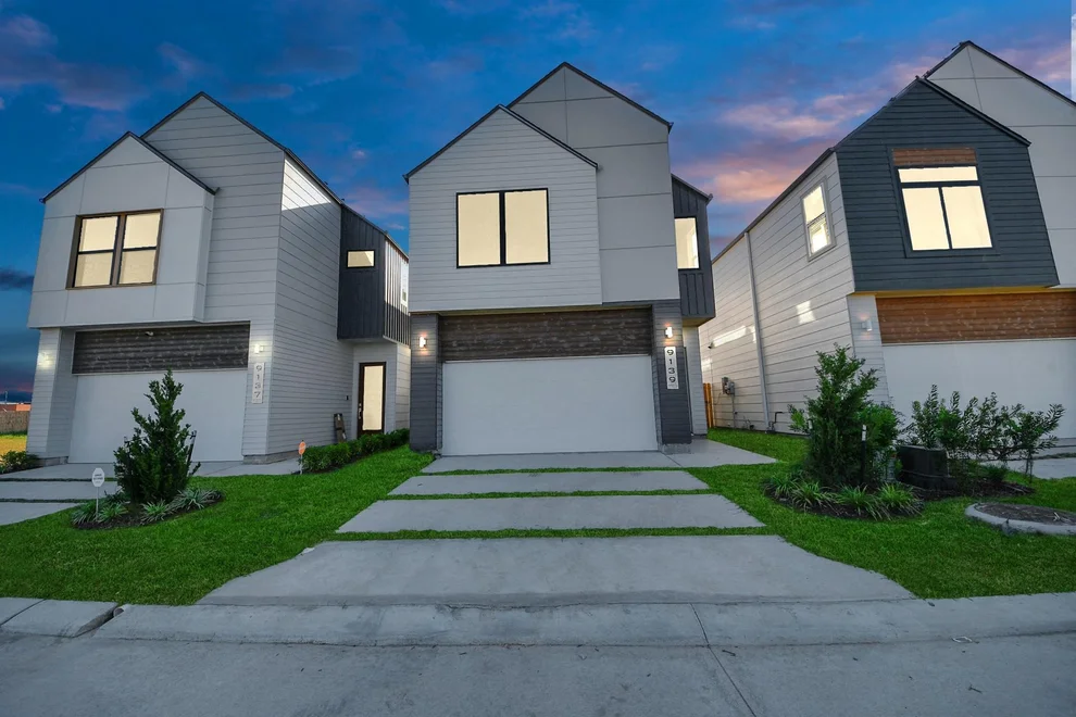 Unit for sale at 2106 Diagonal Lane, Houston, TX 77051