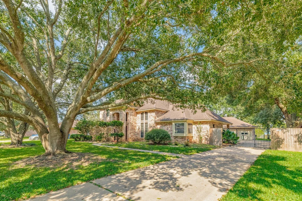 Unit for sale at 1600 Azalea Street, Sweeny, TX 77480