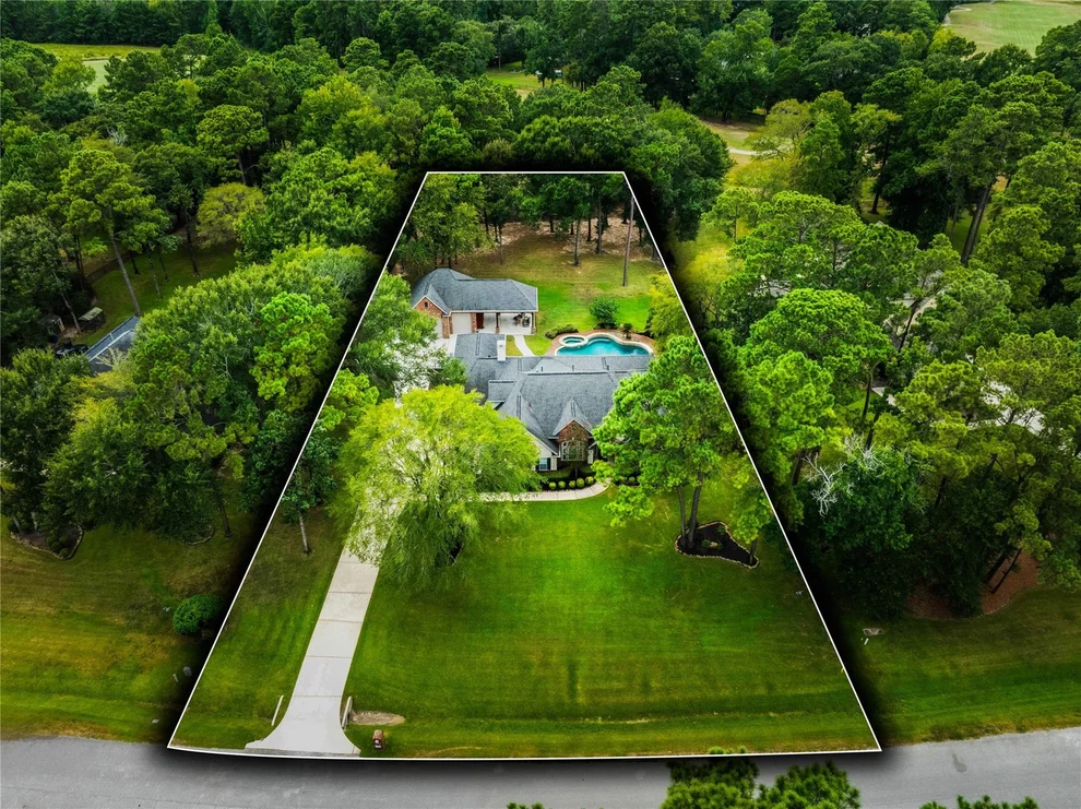 Unit for sale at 10635 Clubhouse Circle, Magnolia, TX 77354