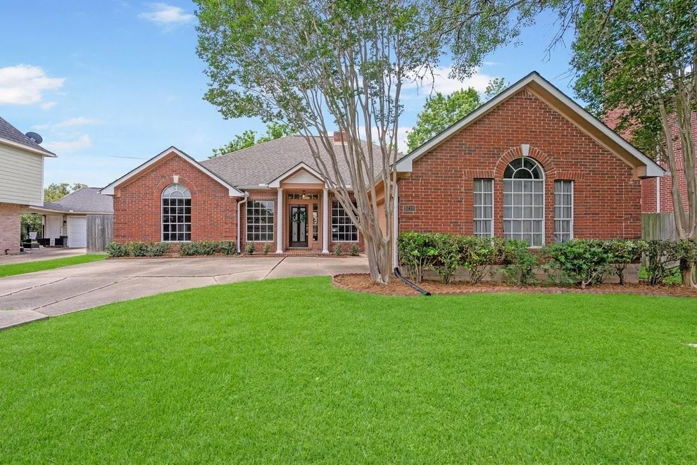 Unit for sale at 3210 Ashfield Drive, Houston, TX 77082