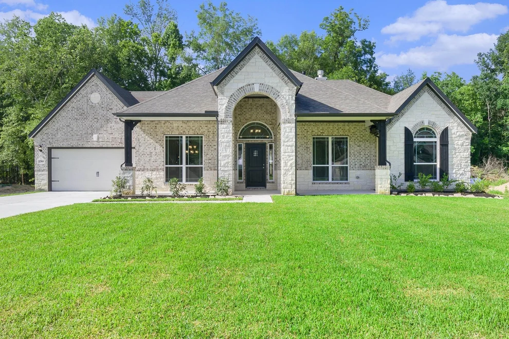 Unit for sale at 33 Cattle Drive, Bay City, TX 77414