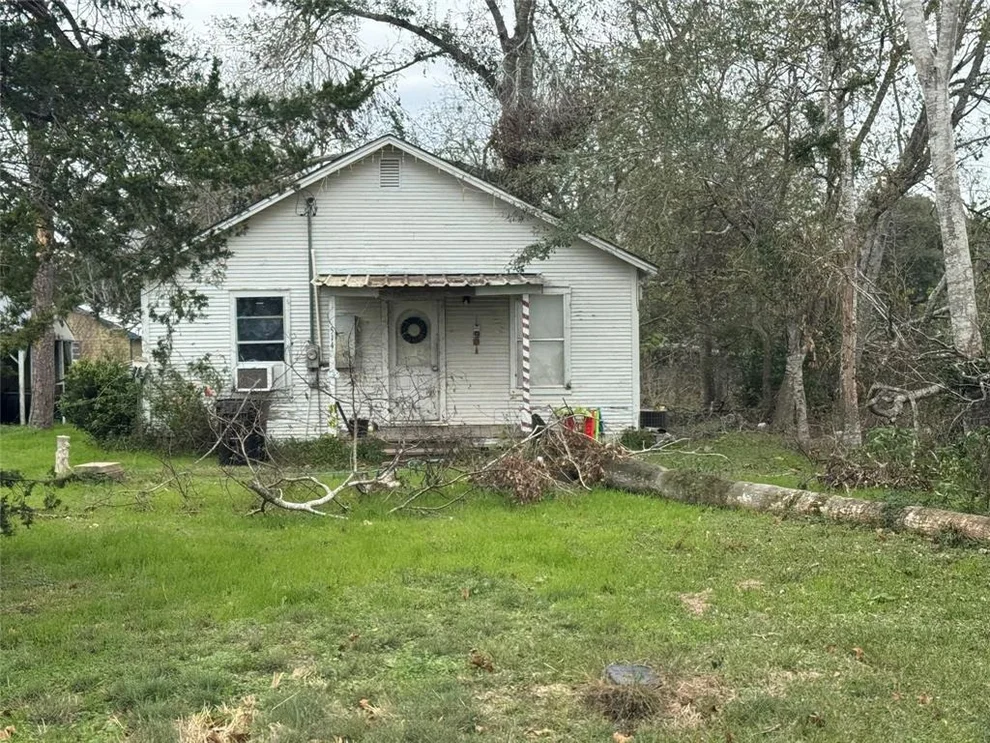 Unit for sale at 514 Ellwood Street, El Campo, TX 77437
