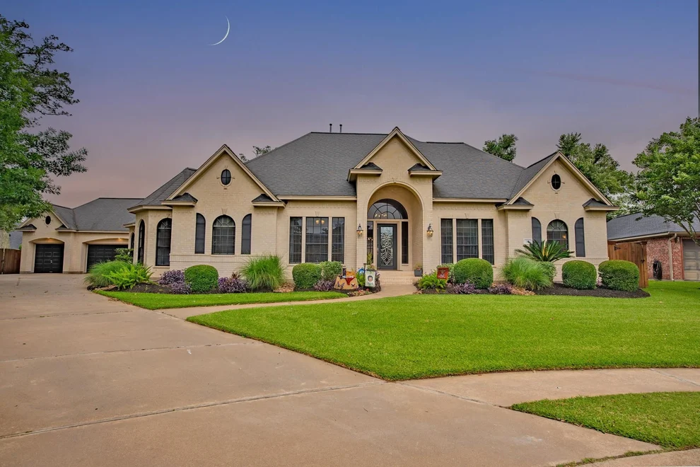 Unit for sale at 56 English Oak Court, Lake Jackson, TX 77566