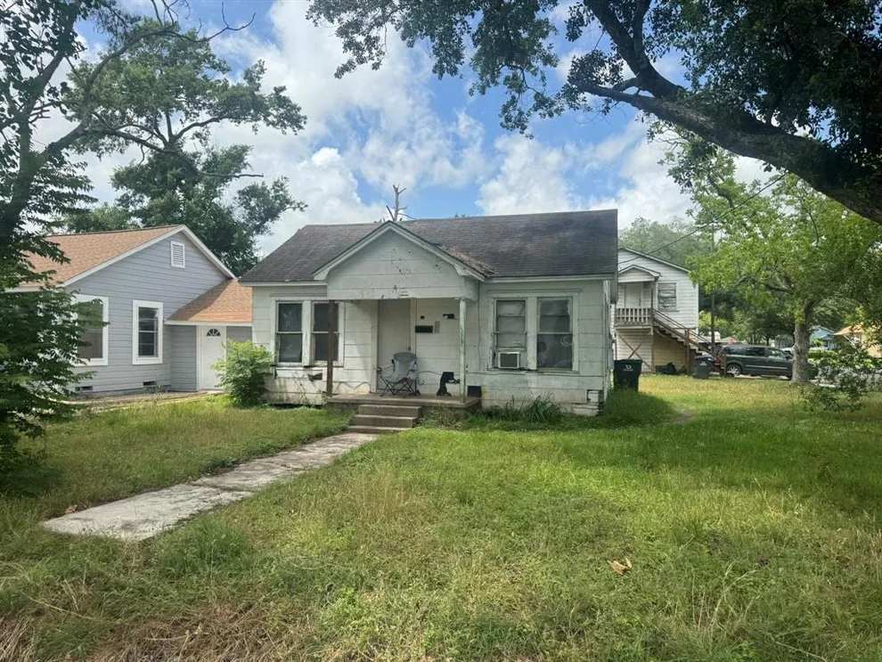 Unit for sale at 513 Lundy Street, El Campo, TX 77437