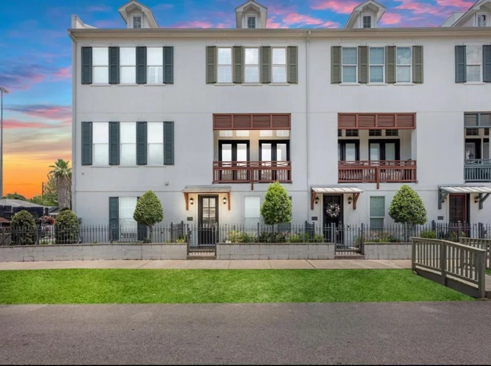 Unit for sale at 2734 Harvard Street, Houston, TX 77008