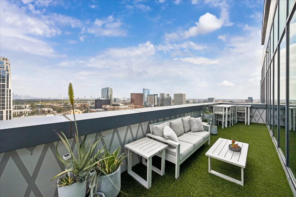 Unit for sale at 1600 Post Oak Boulevard, Houston, TX 77056