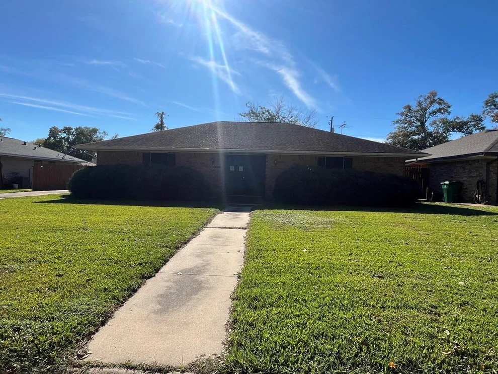 Unit for sale at 305 Leonard Street, Angleton, TX 77515