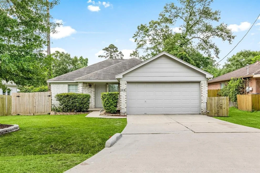 Unit for sale at 523 Pinewood Drive, Conroe, TX 77385