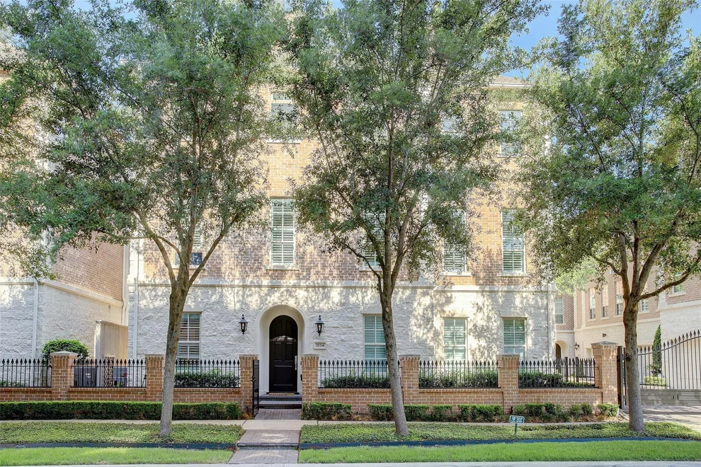 Unit for sale at 2134 Briarglen Drive, Houston, TX 77027