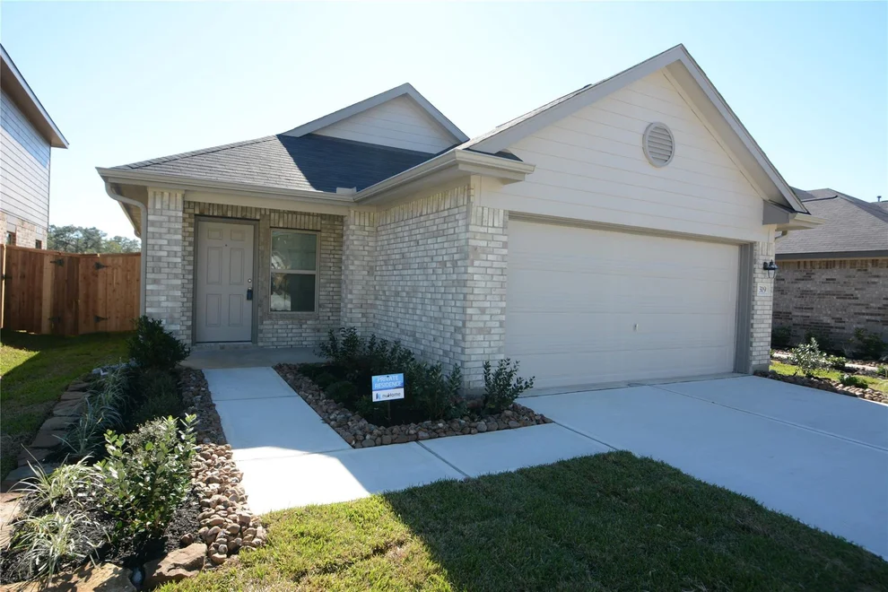 Unit for sale at 1319 Winding Willow Drive, Pinehurst, TX 77362