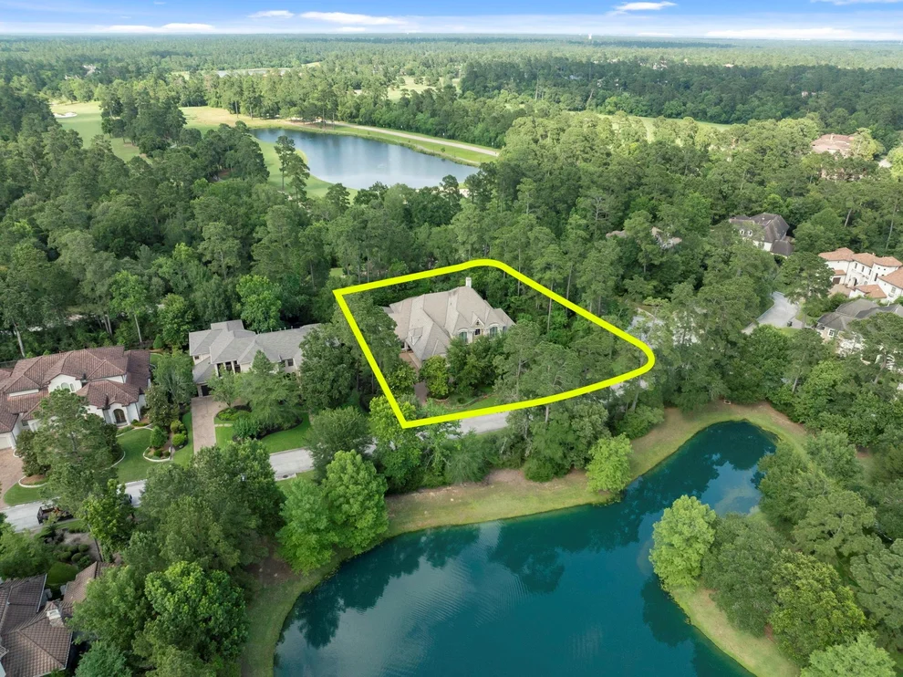 Unit for sale at 14 N Palmiera Circle, The Woodlands, TX 77382
