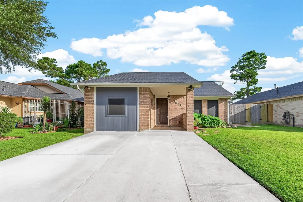 Unit for sale at 3811 Suttonford Drive, Houston, TX 77066