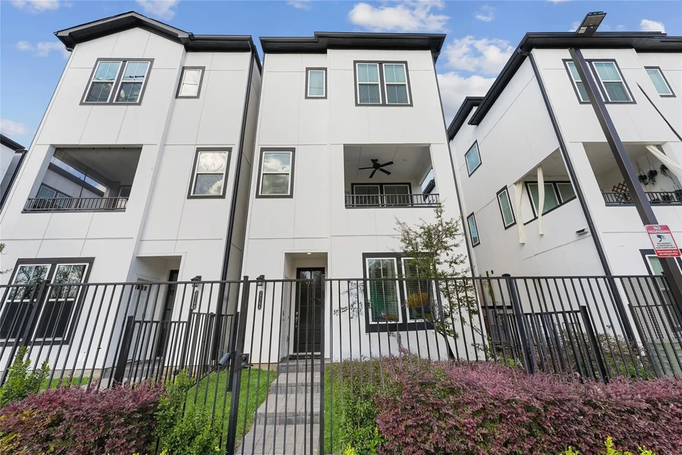 Unit for sale at 2704 Grand Fountains Drive, Houston, TX 77054