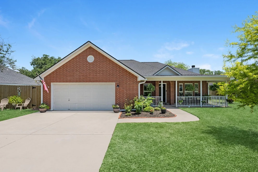 Unit for sale at 606 Walnut Street, Sweeny, TX 77480