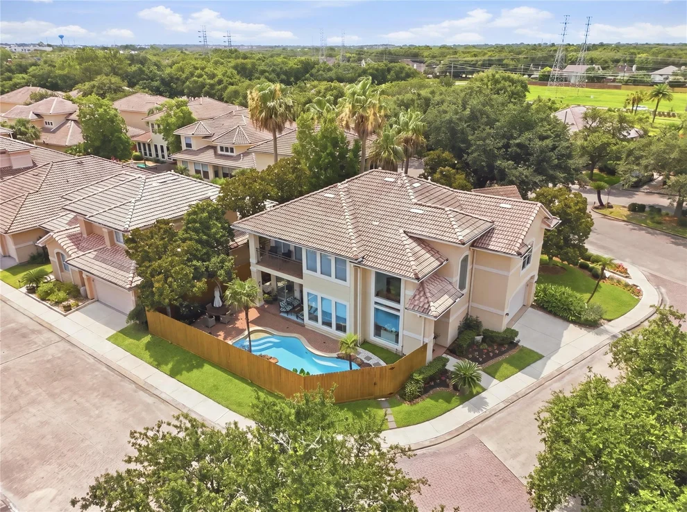 Unit for sale at 320 Harborside Circle, Kemah, TX 77565