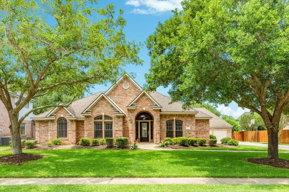 Unit for sale at 54 Scotch Pine Court, Lake Jackson, TX 77566