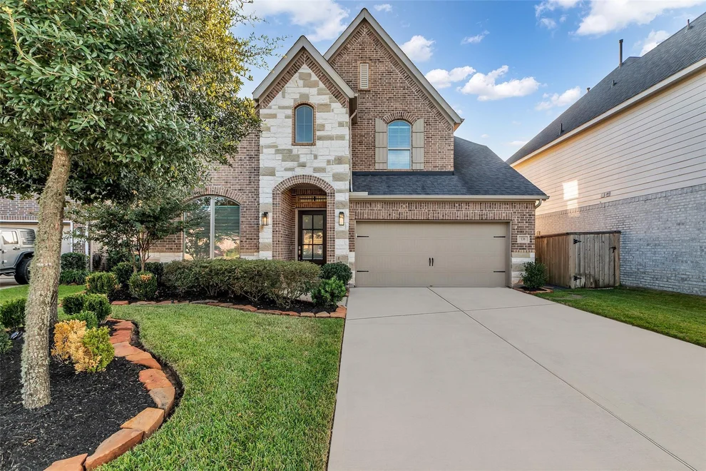 Unit for sale at 138 S Carson Cub Court, Montgomery, TX 77316