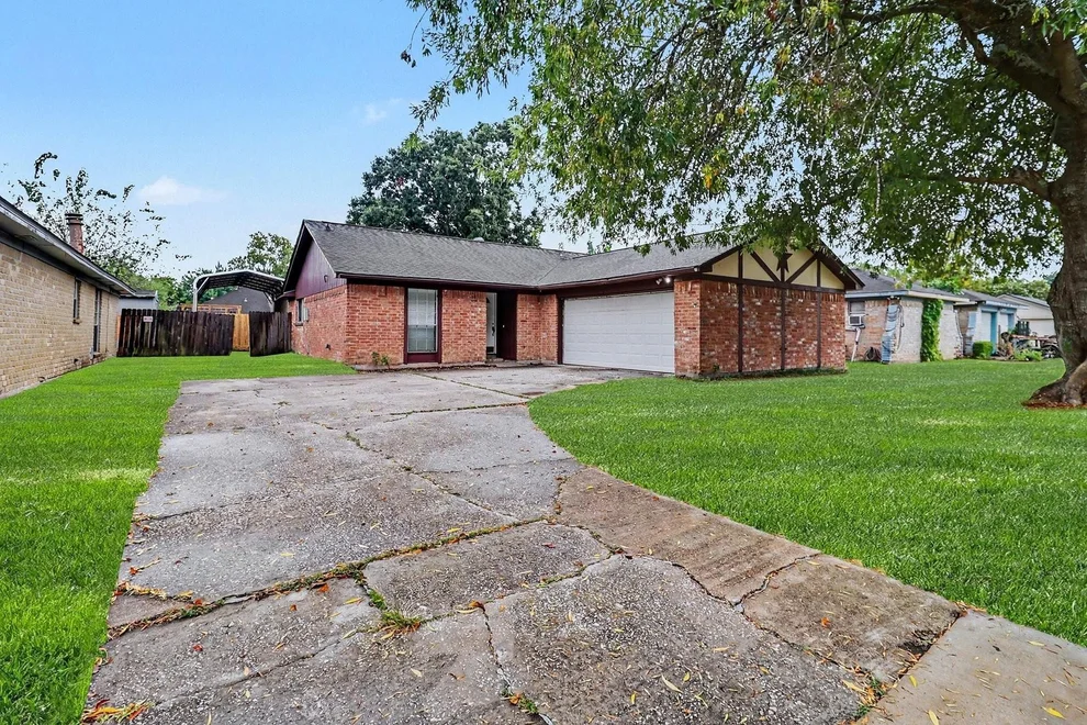 Unit for sale at 2909 Mariner Drive, League City, TX 77573