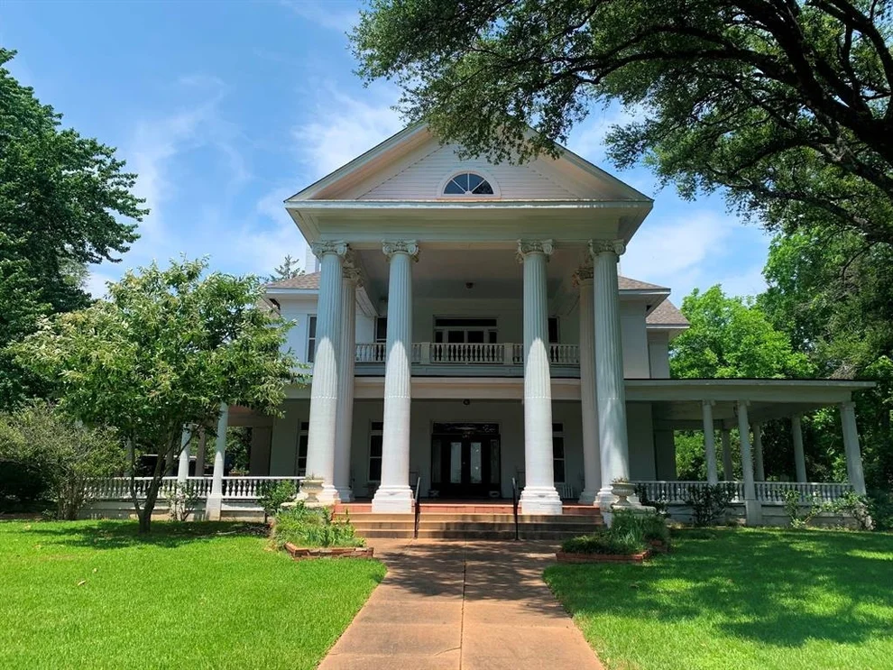 Unit for sale at 601 Hodges Street, Palestine, TX 75801