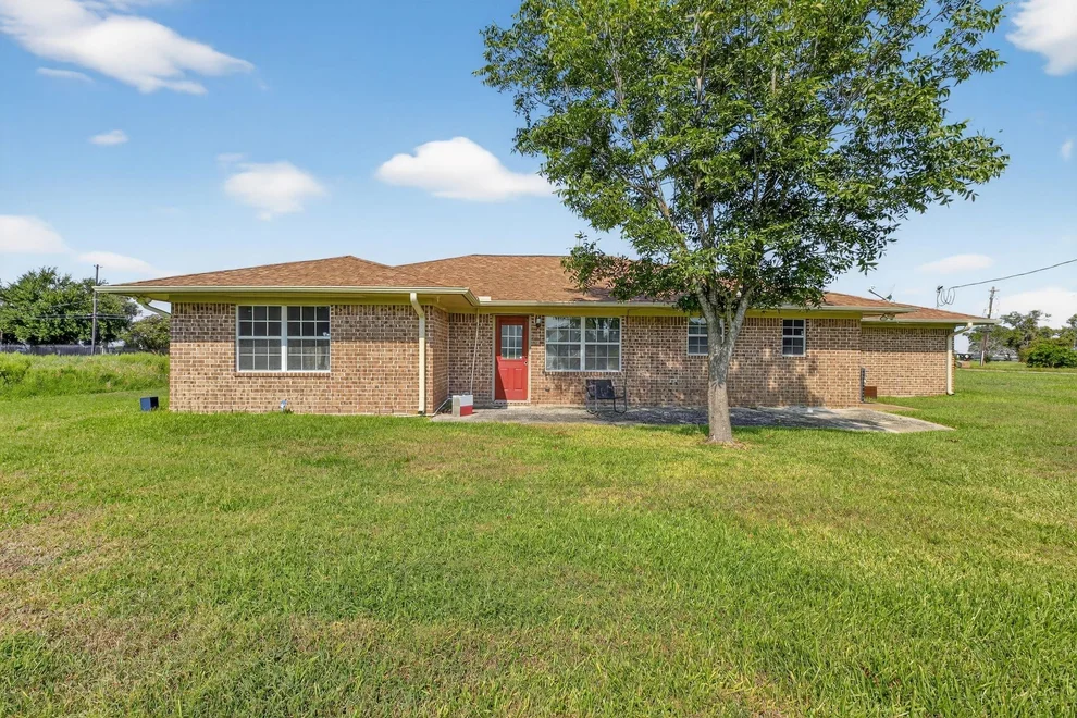 Unit for sale at 525 S Burnett Drive, Baytown, TX 77520